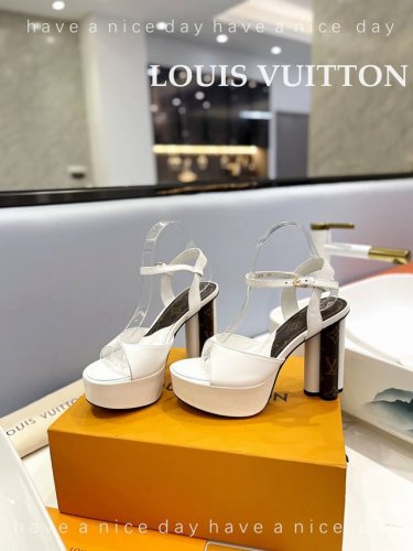 出厂 Loui& Vuitto&路易威登 法国代购新款驴牌 春夏首选 Monogram花卉系列 高端奢华 明星 秀场新款 绝对百搭的优雅气质款 超精致显长8.5