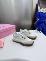 橙子出厂价p miumiu 缪缪 春夏新款 德训鞋 运动鞋 休闲鞋 tyre织物面料与绒面皮革运动鞋系列 另可购Miu25S走秀饰珠Diy穿于鞋带上 十分合适喜