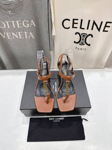 高版本出厂 Saint Laurent*～圣罗兰Ysl 25Ss夏季全新走秀款小高跟夹脚凉鞋 全新鞋型 唯有Ysl最懂女人心，不接受反驳，超级无敌女人味神器，女