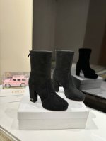 工厂直批：短款 Dior 迪奥2024秋冬新款D-Major系列朋克风女靴 明星同款CD字母logo 个性后拉链，便捷时尚，上脚瞬间显瘦，意大利真皮大底。 鞋面