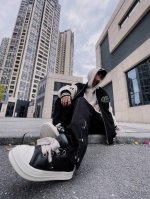 橙子出厂价 Rick Owens 欧文斯新款面包鞋 复古板鞋黑暗系小白鞋 休闲鞋运动鞋 原版购入开发 做货 掌握时尚的默契，采用全粒面小牛皮，散发出品质与独特设