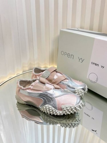 彪马 puma 的最新联名 25Vs春夏爆款系列 拼色休闲芭蕾舞鞋 这双puma Mostro power & Grace 简直是春日穿搭的 氛围感收割机 轻松