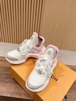 橙子出厂价p louis Vuitton 路易威登 Lv新配色 休闲老爹鞋 弓形运动鞋 不断的新品系列加入了更多配色细节 少女心爆棚 尽显青春活力 日常穿搭超级