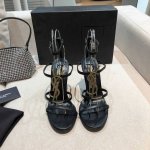 270 永恒经典，爆款爆价！ Saint Laurent 圣罗兰 Ysl爆款高跟凉鞋。金属Logo凉鞋顶级品质，鞋面进口牛漆皮 牛皮，垫脚羊皮，意大利真皮大底。