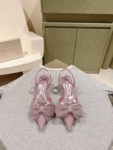 烫钻花朵拖鞋 Jimmy Choo 小羊皮超赞周仰杰夏季爆款 重逢惊艳 优雅邂逅 碰撞之美 时尚国外博主同款街拍推荐 造型大胆别致满分街拍小羊皮鞋面 搭配真皮花