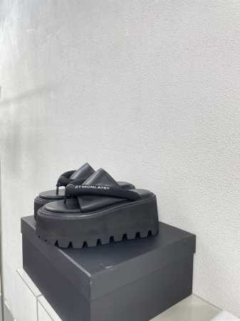 松糕沙夹趾拖鞋 Dym*Nlatry 国潮 设计师品牌 拖鞋黑色 国潮时尚不可阻挡 D N这款 厚底松糕 堪称经典 这个品牌的鞋子不用多说 懂的自懂 非常优秀的 - 点击图像关闭