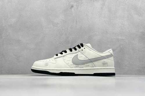 400 現貨 终端放店 Xc版 Nk Sb Dunk Low 斯图西联名 弹幕刺绣灰勾 周年高端定制 低帮休闲板鞋 #定制鞋盒 大厂纯原品质出货 超高清洁度 皮