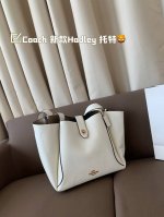 Coach 新款Hadley 托特，质感爆棚 談。超级能装，实用性拉满。恰逢长沙海信8周年店庆，二字开头即可入手，简直太划算啦！集美们，赶紧冲呀，这个秋冬就背它