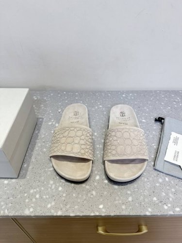 Brunello Cucinelli 25Ss春夏新款 编织 拖鞋 极简主义风格 纯手工串联珠链配饰 复古又高级 简约又大气 属于非常耐看的款式 高级百搭之王