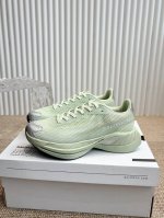 Mm6 X Salomon Spectur Maison Margiela与Salomon合作的2025春夏系列鞋款 以公路跑鞋Spectur 2为基础 鞋面采