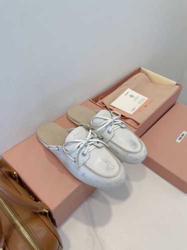 miumiu 2025 高级时尚新品 新季力推单品~ 时尚 百搭 超好看 林允儿同款经典豆豆鞋系列 混搭材质的质感真的一绝 标准尺码 35-40 原盒包装配件