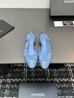 chane+L 经典Slingback 小香后空凉鞋 就像Coco香奈儿女士说的：流行稍纵即逝，但风格永存！这双后空鞋就是香家经典中的经典！双色搭配，简约精致，
