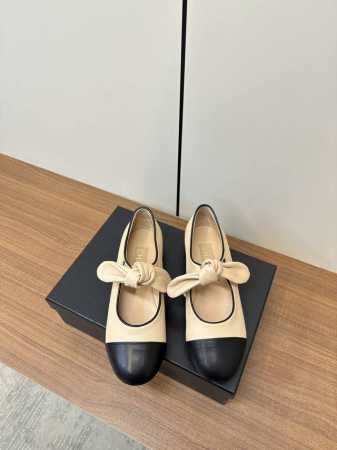 Chanel 小香25ss春夏新品兔耳朵玛丽珍平底鞋 这款兔耳朵玛丽珍平底鞋真的超美香奶奶家一贯的优雅名媛气质 高级感十足！上脚非常nice～不管光脚穿或搭配裙 - 点击图像关闭