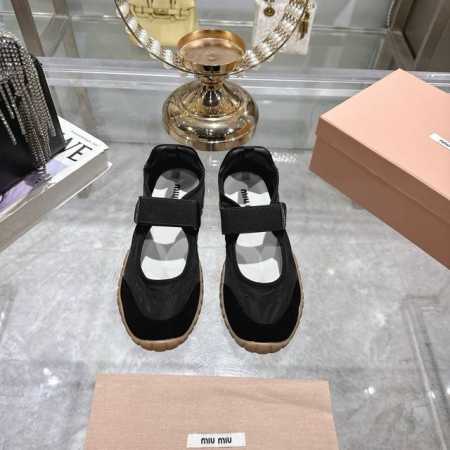 工厂P价 女装女鞋 运动原单 缪缪25饼干鞋 阿甘鞋休闲鞋运动鞋 春夏新款 最近爆款前卫大胆的设计 Miu风格融于此款厚底帆布运动鞋的简约线条 别致徽标饰于鞋舌 - 点击图像关闭