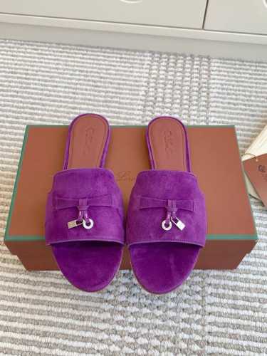 平底 粗跟 代购级 Loro piana Summer Charms Ser LP女士凉鞋拖鞋产品详情：这款绒面羊皮革凉鞋搭配饰有Loro Piana My C