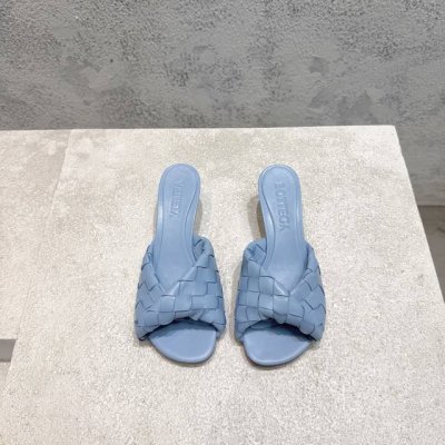 bottega Venet* 最新最经典猫跟凉鞋！扭结编织饰带 Ins&小红书巨多网红明星上身！上脚超性感！真的太美了！这款编织的鞋面超有高级感！高级穿着又仙女