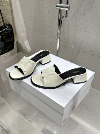 顶级版 celine 赛琳早春新款春夏新品凯旋门罗马粗跟拖鞋非常高级的一款凯旋门设计极具品牌辨识度，超级好看百搭，好少女鞋面：进口漆皮内里：进口山羊皮大底：进口 - 点击图像关闭
