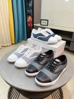 出厂价p Dior迪奥 爆卖款官网全球首发男鞋高端品牌 官网最新款系列：鞋面采用进口牛皮搭配专供面料打造网布透气内里。让行走更加便捷舒适！与官方的质量相比美的1