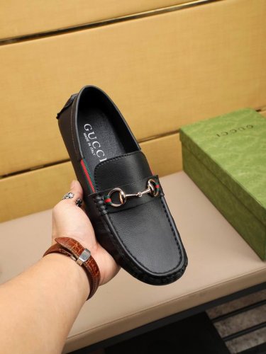 品牌Gucci，古奇官方旗舰店原版休闲豆豆鞋～四季潮鞋 专柜新版，古奇1:1优质做工，鞋面:进口荔枝纹小牛皮，全真吸汗猪皮里，时尚懒人商务风设计，休闲乐福款，跑