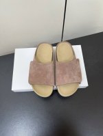 therow 25Ss春夏新品内嵌水台厚底魔术贴糖果色拖鞋 这不用多说，是近两年最火之一的品牌，几乎博主人手一双！春天的季节就要到了，推荐这款随性又不乏设计感的