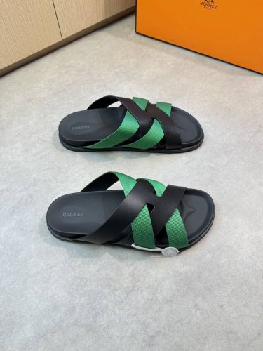 Hermes 爱马仕 -高端品质 原单休闲凉拖鞋 -鞋面：进口纳帕小牛皮、品牌高丝光织带、编织工艺 -内里：水染牛皮 -大底：超轻Tpr橡胶 真皮包Tpu水台；