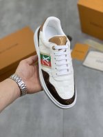 羊里 新款上市 Louls Vultton 路易威登新款低帮男鞋，专柜精品，支持检验！此款来自意大利的万种风情，非常有活力和创意，给人舒适大气的视觉冲击专柜同步