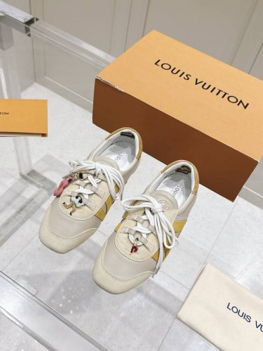 顶级版本：情侣款 ，加扣饰360 Lv路易威登 L家 驴牌 最新Sneakerina系列 情侣款 芭蕾运动鞋 德训鞋 休闲 平底鞋 球鞋 原版购入开发 做货 这