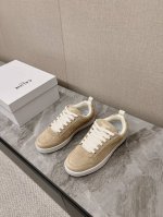Celine 塞林 春夏走秀款、 Trainer厚底系列运动鞋、这一季运动休闲鞋无论从楦型的轮廓隔板的拼接都让人耳目一新、前后品牌logo相呼应、大底边位明显c