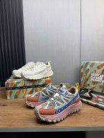 工厂p价 moncler蒙口 男鞋运动鞋,进口牛皮面 氯丁橡胶 各种材质拼接打造 大底采用Tpu+橡胶+高弹橡胶发泡组合成型 具有高弹性高耐磨性 提高舒适性 无