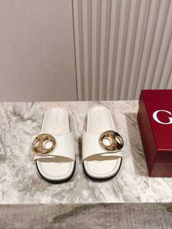 Gucci 沙滩拖鞋，钻G扣皮面拖鞋，百搭M多裙子 裤子，网红搭配不同颜色袜子穿也超级洋气，Gucci经典老花布面 烫钻扣牛皮面 Tpu防滑大底 Zp开模中底垫 - 点击图像关闭