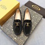 Tods 经典豆豆鞋女鞋 官网同步 鞋面进口漆牛皮水染牛皮里 上脚舒适 高端细节做工。 黑色，尺码35-40。。。