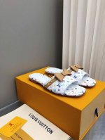 Ss开春 主打最新款 三彩平底拖鞋 爆款 硬货上新 代购级别！高级感十足！国内外博主刷爆的一款，复古又时髦 上脚美炸了！ 刚刚好的小猫跟，性感舒适，拉满了夏日美
