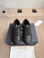 Dior 迪奥B01 Matchpoint 运动鞋德训鞋 这款 B01 Matchpoint 运动鞋是二零二五秋季系列新品 标志着 Dior 经典款式的回归 以