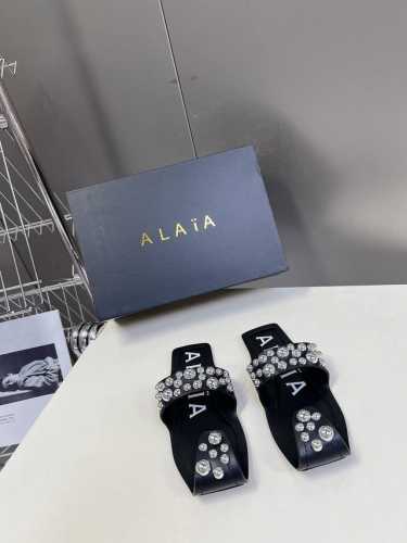 超美装饰五金 Alaia走秀款拖鞋来自巴黎 一见倾心 配上不同款式，不同风格都能轻松驾驭，无论牛仔裤，西装裤，还是百褶裙，都能将你的穿搭提升到时尚，优雅和卓越之