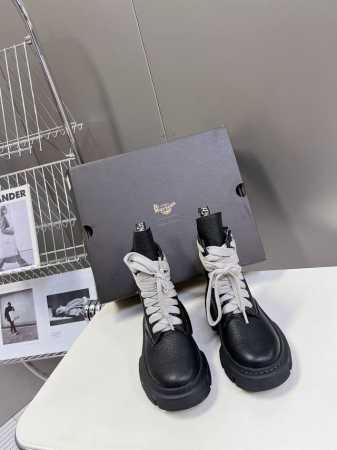 Rickowens 欧文斯x Dr.Martens联名款 绑带厚底增高马丁靴 全黑look暗黑系是真的又帅又高级 这双 Rick Owens的马丁靴真的超级好看 - 点击图像关闭