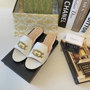 橙子出厂价p gucci 古驰 夏季新款 金属扣饰平底拖鞋 休闲凉拖 码数 35-42