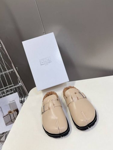 MaisonMargiela马吉拉 MM6 出勃肯毛拖啦 新款火爆来袭！太香了，靓丽多彩少女感扑面而来！ 不容错过的时尚单品 简单又有格调的美 跑量扛把子，分趾