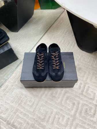 出厂 Dries Van Noten Dvn 马拉松复古德训鞋Dries Van Noten 春夏系列，设计师通过改造、扭曲和颠覆经典元素，打造出实用而富有设计 - 点击图像关闭