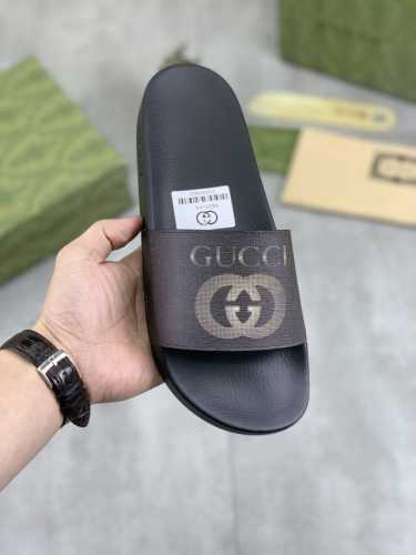 工厂P价P 实价 Gucci 古奇蛇年新款休闲拖鞋，原版官网1:1、完美做工 透射出一种尊贵奢华，于古奇高端超凡工艺中升华其奢侈定义。原版古奇双G组合大底，码数