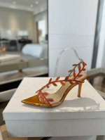 价格： Gianvito rossi 2025 新款拖鞋顶级版本，代购品质！施华洛奇水钻尖头高跟拖鞋，宛如从童话中走来的仙履。施华洛奇水钻璀璨耀眼，如同繁星点点