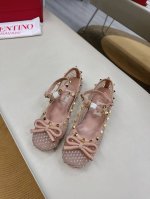 valentino Garavabi 柳丁缎面蝴蝶结饰芭蕾鞋平底鞋 出厂价pp 顶级版本 欢迎比对. 专柜新品 网红街拍都爱搭配的腔调单品哦~ 在Balletc