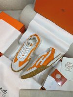 上新Herme* H家新款爱马*Jet运动鞋 ZP购入，顶级原单品质，市面最高版本，出厂价批 原版开模大底。一分钱一分货，真材实料，无论是皮料、楦型、鞋底、工艺
