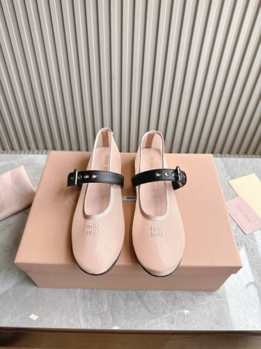 出厂 顶级版本 顶级品质Miumiu 缪缪25夏季新品玛丽珍芭蕾舞跳舞鞋平底简易单鞋奶奶鞋！ 满满的少女心，款式设计可爱优雅不乏美艳色彩，简简单单又藏着小心机，