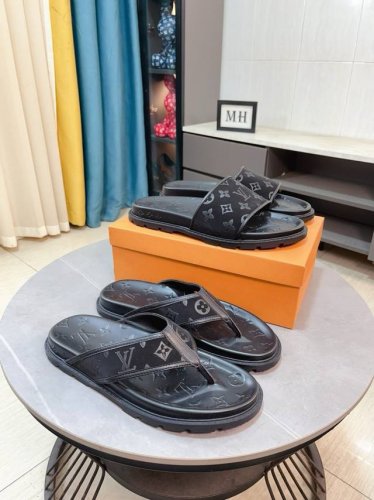 出厂价p Lv-路易威登 新品男士拖鞋 高端精品 鞋面精致压花Logo装饰 精细做工 鞋底超软 休闲宽松舒适型 夏季必入哦 size 38-44