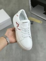 出厂价 实价 D2次方 Dsquared2 风格和同样是奢侈潮牌的ysl风格接近 更为时髦和精致高端品牌 其创新的潮着在欧洲有不少的追捧者 也因此诞生了另类奢华