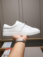 Hermes爱马仕经典系列 情侣款 休闲 运动鞋 滑板鞋 小牛皮运动鞋 超级轻盈鞋底 简介大气 意大利制造 鞋背装饰爱马仕经典锁扣 延续品牌设计灵感 轻盈漫步都
