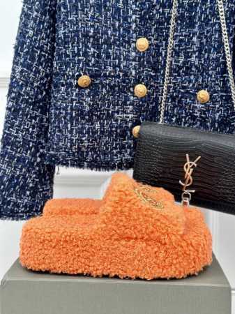 厂价 Balenciaga｜巴黎世家24S新品字母刺绣泰厚底迪毛毛拖鞋 独家正确版本、原版开发、时尚圈内各大网红明星又在拼命种草的款式。火爆整个ins！又是一个 - 点击图像关闭