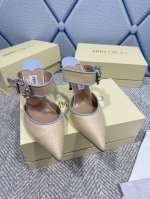 Jimmy Choo 吉米周 是一个非常全面之尊贵时尚生活品牌 香港,美国等大时尚博主及明星的同款表带女士短靴系列 澳大利亚尖头 圆头系列 简直是美上天了 爱上