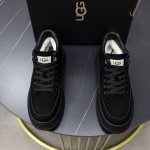 澳洲进口加厚羊毛 品牌：UGG正品代购 尺码：39 44 等级： 官网1:1 材料： 头层真皮防水防冻鞋面 真毛内里 原版防滑 柔软 耐磨大底 款式类别：男士休