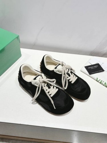 女款 男款 Bottega Veneta 全新Orbit系列 当复古美学遇见未来感设计 葆蝶家 最值得入手的运动鞋来啦 以90年代自由精神为灵感 将品牌经典编织